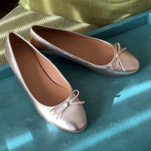 GOLD J CREW FLATS - Picture 1 of 4